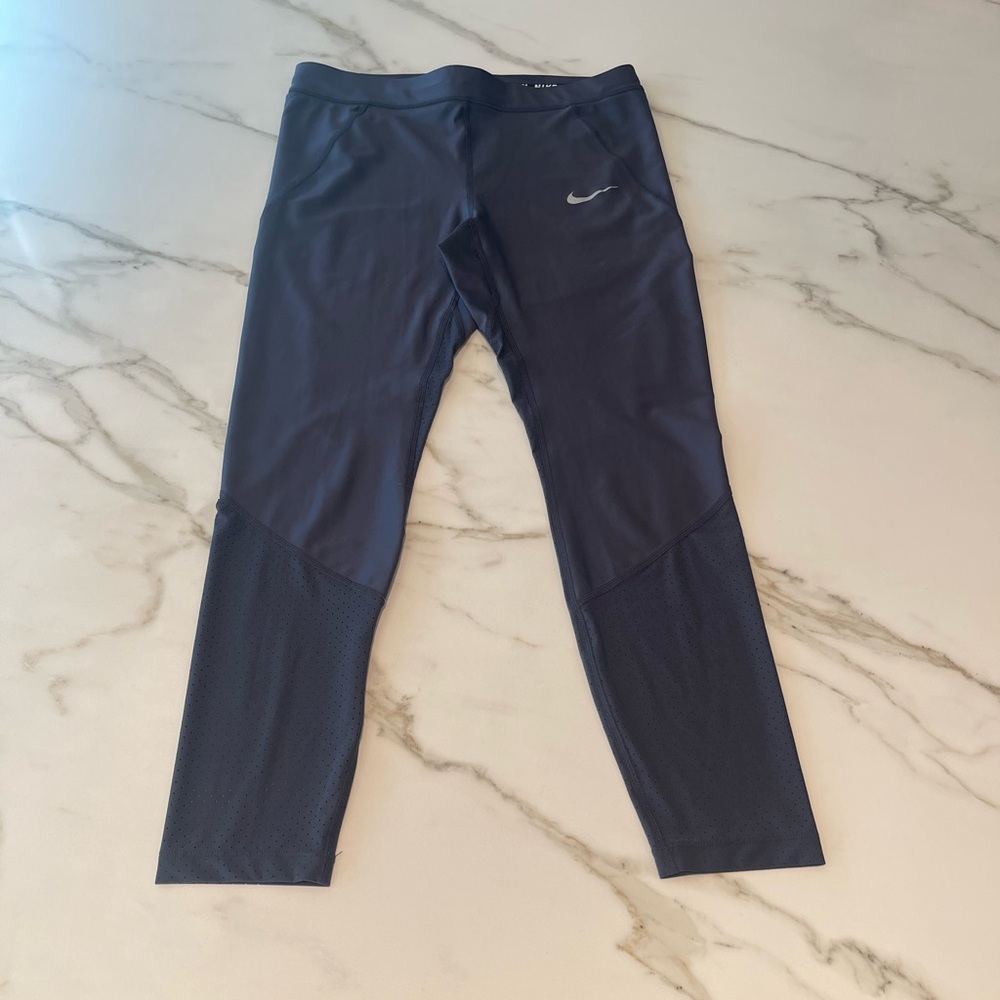 Nike women’s purple leggings